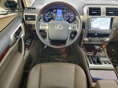 Used 2018 Lexus GX 460 Premium w/ Premium Package image 25