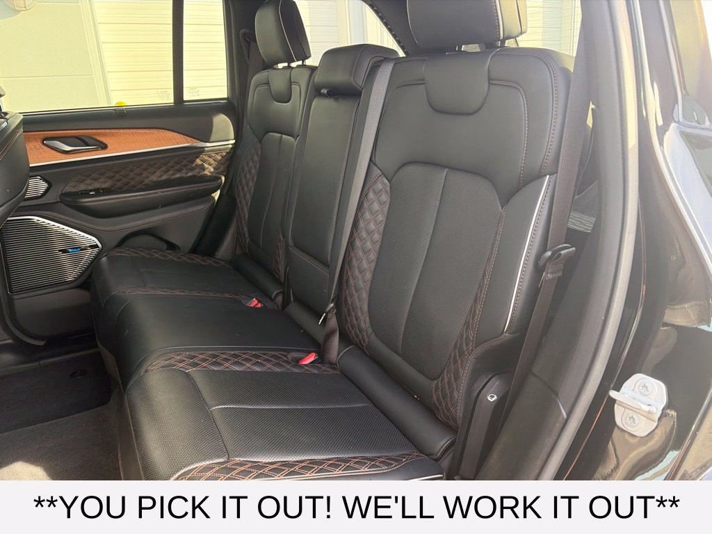 Used 2023 Jeep Grand Cherokee Summit AWD/4WD image 9
