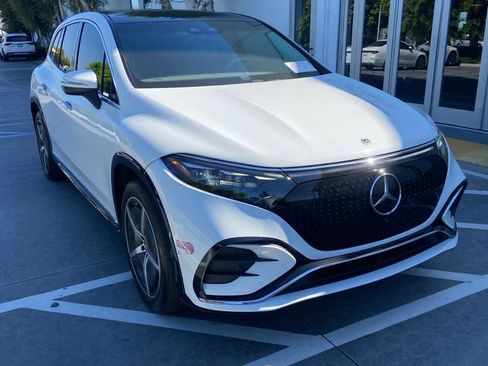 Used 2023 Mercedes-Benz EQS 580 4MATIC SUV image 3