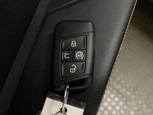 Used 2024 Volkswagen Jetta SE w/ Panoramic Sunroof Package FWD image 30