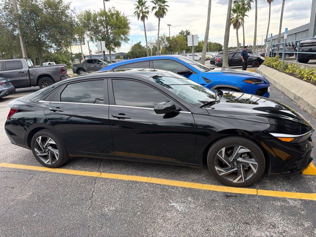 Used 2025 Hyundai Elantra SEL FWD image 3