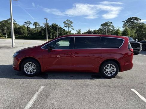 New 2027 Chrysler Pacifica Select FWD image 6