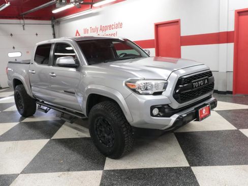 Used 2018 Toyota Tacoma SR5 image 3