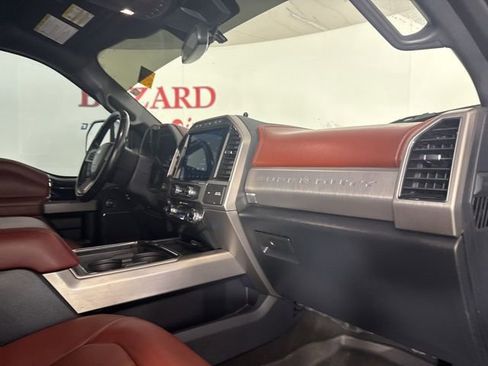 Used 2022 Ford F350 Platinum w/ FX4 Off-Road Package image 17