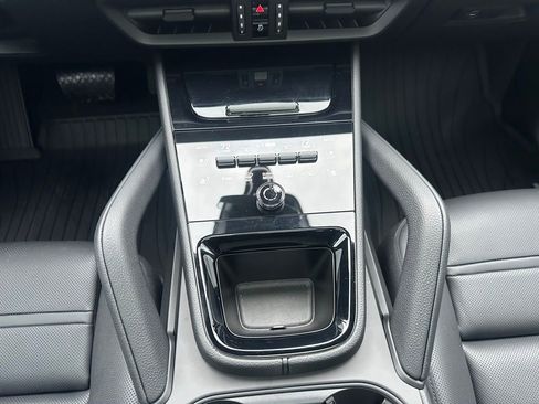 Used 2025 Porsche Cayenne Coupe image 30