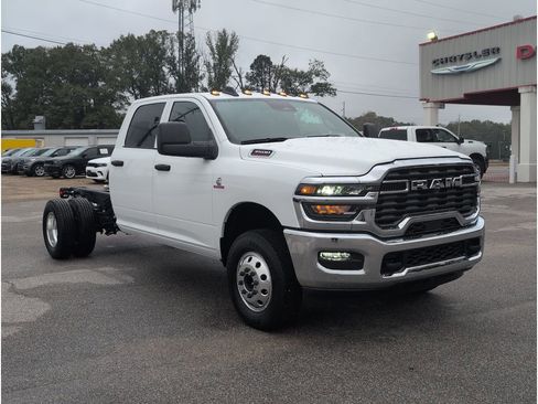 New 2026 RAM 3500 Tradesman w/ Chrome Appearance Group image 7