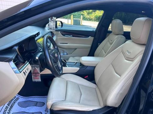 Used 2017 Cadillac XT5 Luxury w/ LPO, Wheel Lock Package FWD image 9