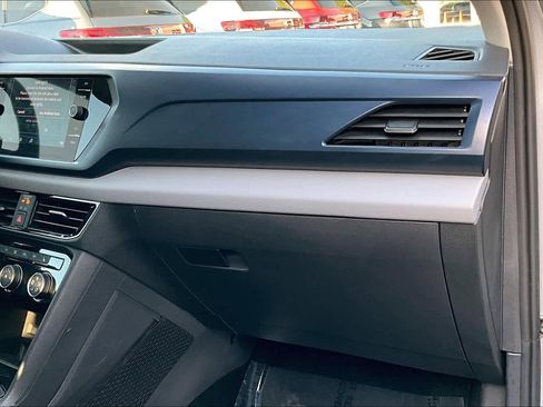 Certified 2023 Volkswagen Taos SE w/ Panoramic Sunroof Package image 18