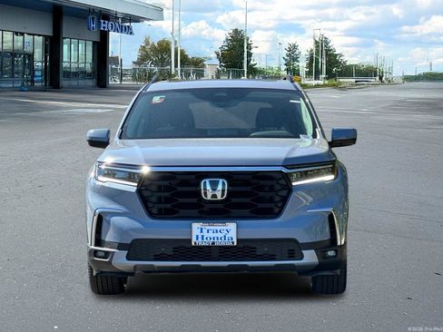 New 2025 Honda Pilot Touring image 6