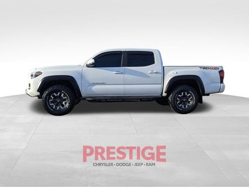 Used 2019 Toyota Tacoma TRD Off-Road image 11