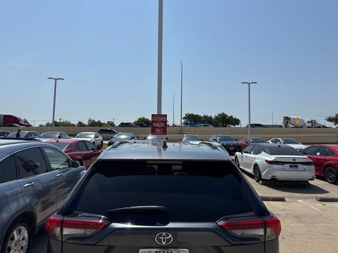 Used 2025 Toyota RAV4 LE AWD/4WD image 5