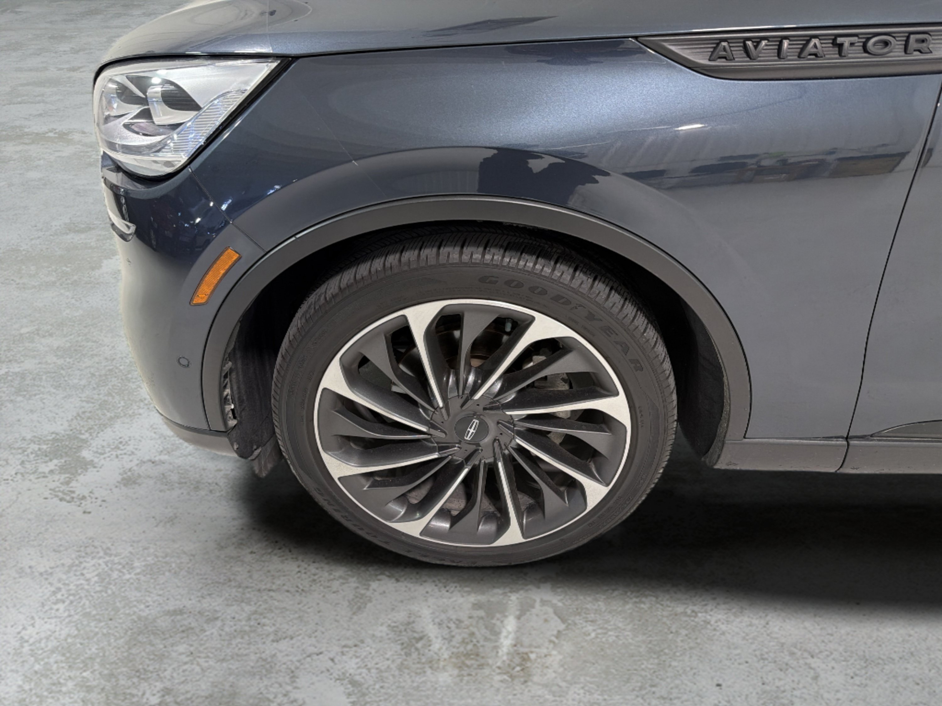 Used 2023 Lincoln Aviator Reserve w/ Equipment Group 201A AWD/4WD image 9