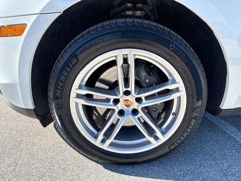 Used 2021 Porsche Macan image 19