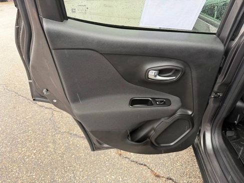 Used 2021 Jeep Renegade Sport w/ Sport Appearance Group image 13