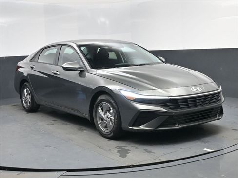 New 2026 Hyundai Elantra SE image 17