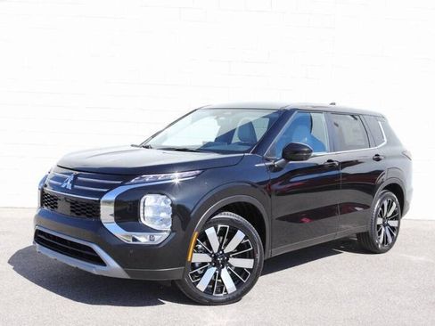 New 2025 Mitsubishi Outlander SE image 28
