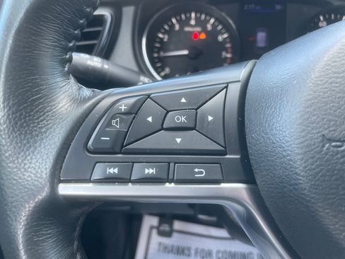 Used 2018 Nissan Rogue SV image 15