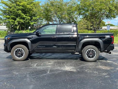 Used 2025 Toyota Tacoma TRD Off-Road AWD/4WD image 4