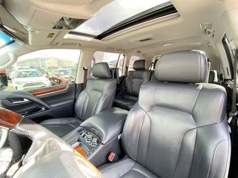 Used 2017 Lexus LX 570 4WD w/ Luxury Package image 13