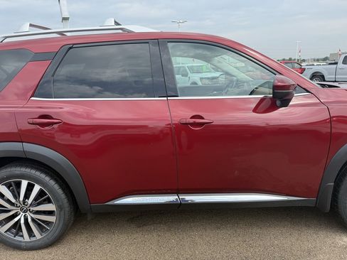 Used 2022 Nissan Pathfinder Platinum w/ Cargo Package image 37