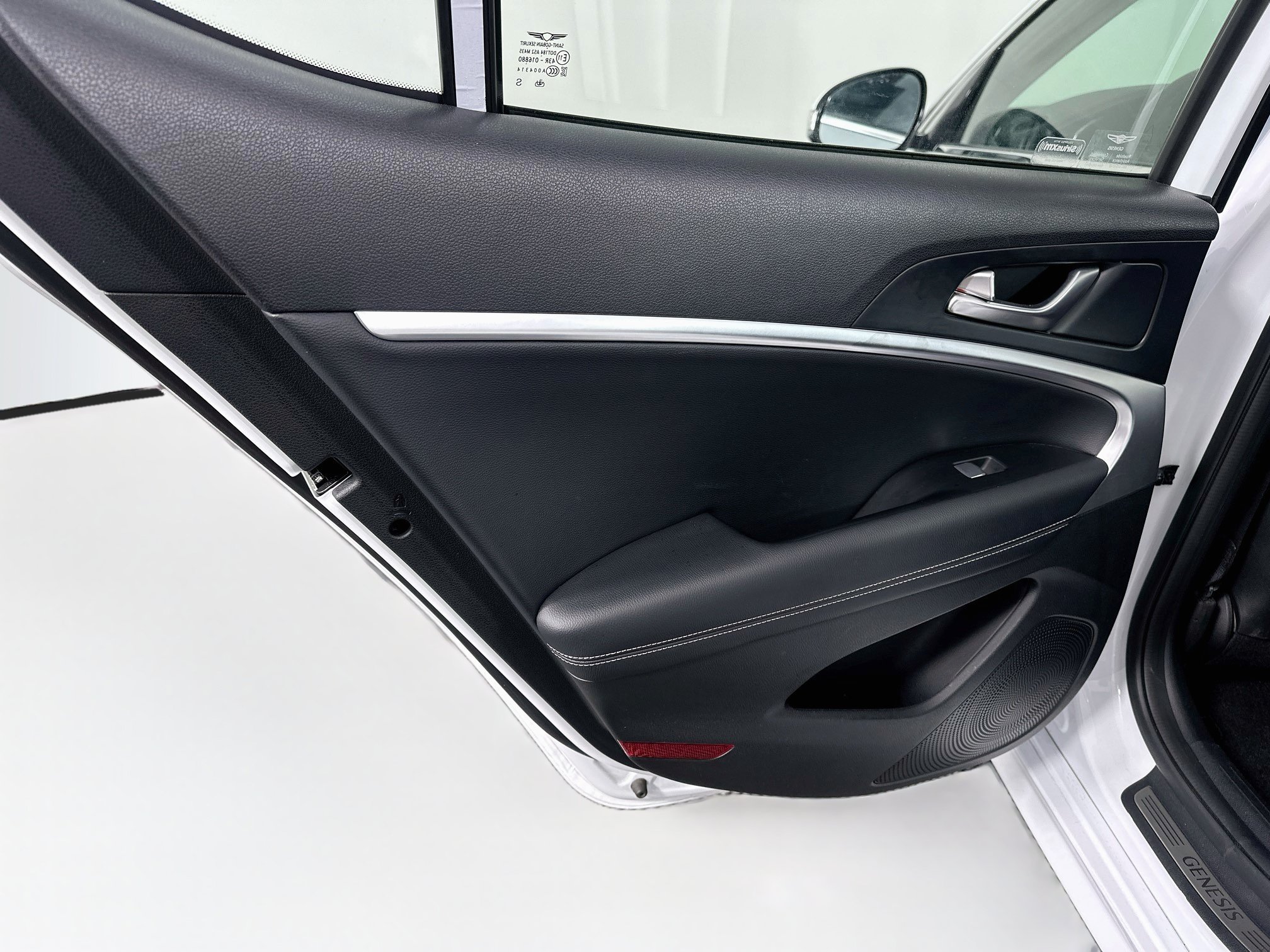 Used 2025 Genesis G70 2.5T RWD image 27