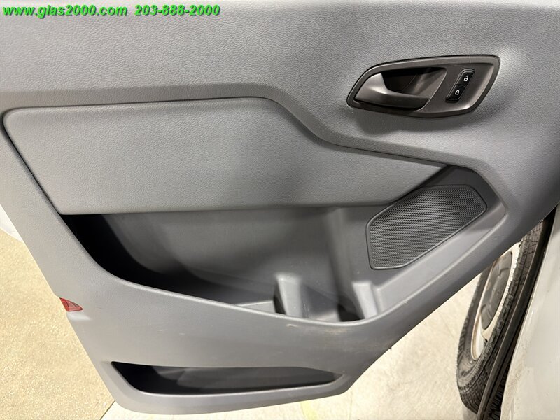 Used 2019 Ford Transit 250 148 Medium Roof RWD image 21