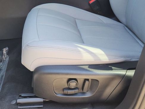 Used 2024 Land Rover Range Rover Evoque S image 24