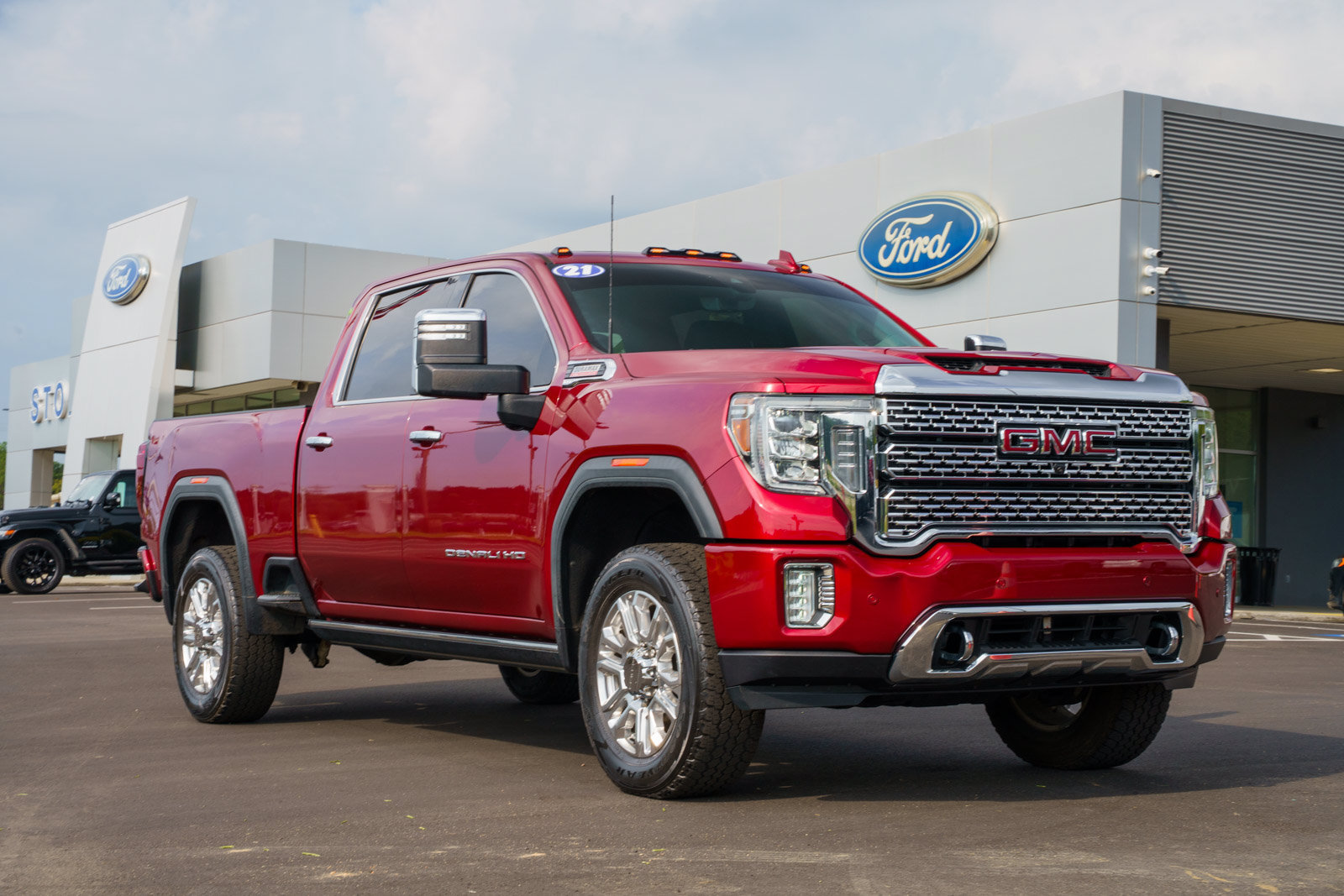 Used 2021 GMC Sierra 2500 Denali w/ Denali Ultimate Package AWD/4WD image 1