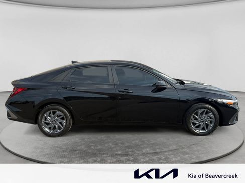Used 2024 Hyundai Elantra SEL FWD image 4