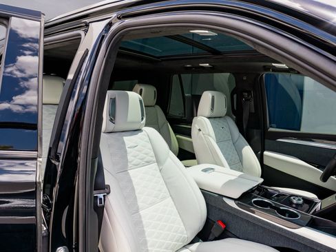 Used 2025 Cadillac Escalade V AWD/4WD image 54