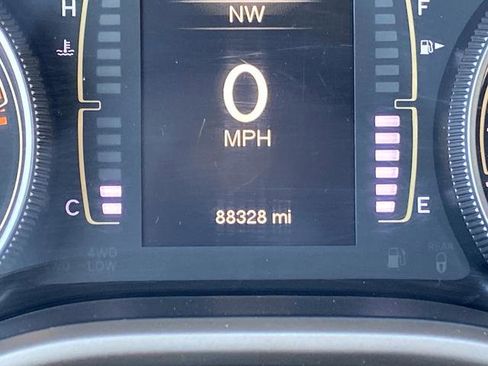 Used 2017 Jeep Cherokee Latitude w/ Cold Weather Group image 6