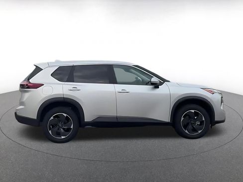 Used 2025 Nissan Rogue SV AWD/4WD image 14