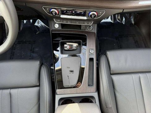 Certified 2025 Audi Q5 2.0T Premium Plus w/ Premium Plus Package AWD/4WD image 16