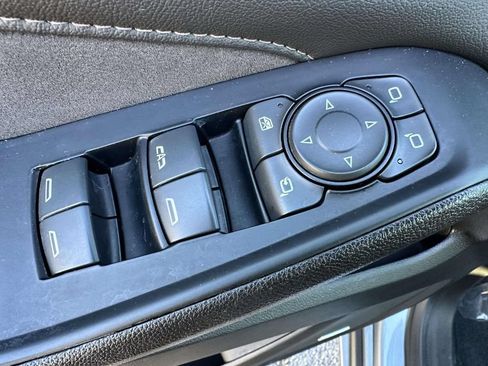 Used 2023 Chevrolet Traverse High Country AWD/4WD image 9