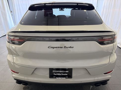 Used 2022 Porsche Cayenne Turbo image 8
