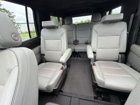 Used 2023 GMC Yukon XL SLT w/ SLT Premium Package AWD/4WD image 31