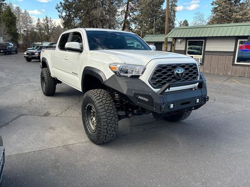 Used 2020 Toyota Tacoma TRD Off-Road w/ Technology Package image 6