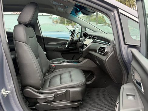 Used 2023 Chevrolet Bolt LT w/ Infotainment Package FWD image 35