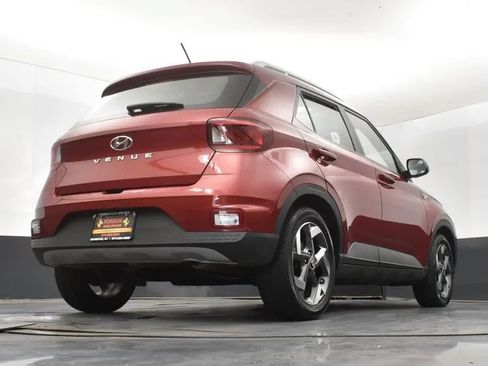 Used 2025 Hyundai Venue SEL FWD image 13