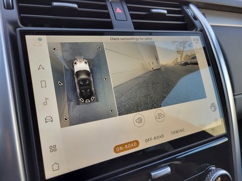 Used 2025 Land Rover Discovery Dynamic SE image 35