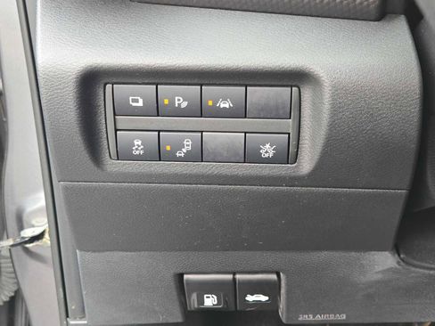 Used 2020 Nissan Kicks S image 20