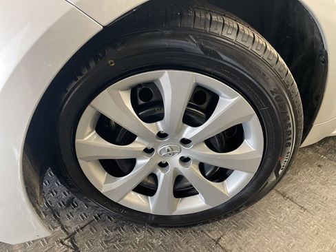 Used 2023 Toyota Corolla LE image 4