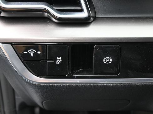 Used 2025 Kia Sportage EX FWD image 16