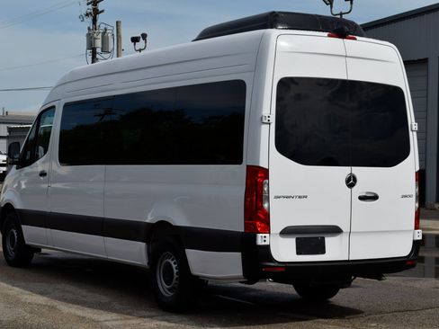 Used 2025 Mercedes-Benz Sprinter 2500 image 4