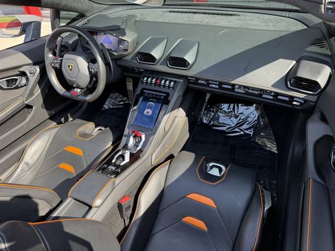 Used 2021 Lamborghini Huracan EVO image 19