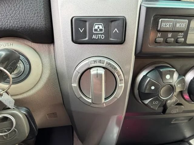Used 2006 Toyota 4Runner SR5 AWD/4WD image 28