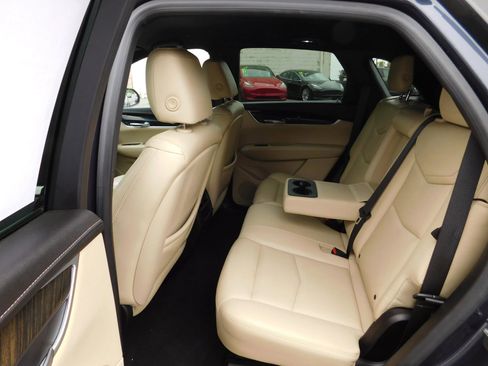 Used 2018 Cadillac XT5 FWD image 11