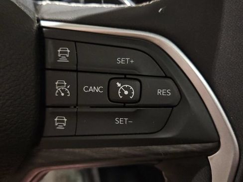 Used 2023 Jeep Grand Cherokee L Limited w/ Luxury Tech Group II AWD/4WD image 30