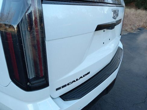 Used 2026 Cadillac Escalade Platinum Sport w/ LPO, ONYX Package image 8