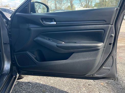 Used 2024 Nissan Altima 2.5 SV image 13